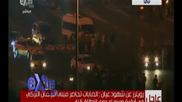 بالفيديو.. رئيس وحدة محلية يسلك بلاعات الصرف بيديه بالفيديو.. رئيس وحدة محلية يسلك بلاعات الصرف بيديه