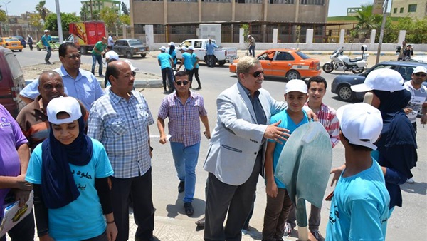 بالصور..محافظ الإسماعيلية يتفقد فعاليات ثاني أيام مبادرة حلوة يا بلدي