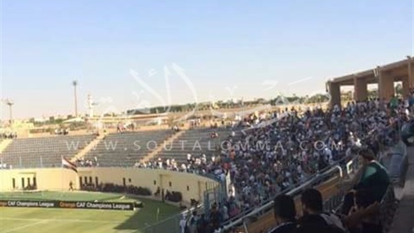 بالصورة.. جماهير «عمومية» الزمالك في مدرجات بتروسبورت