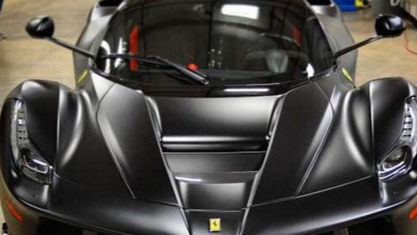 "لافيراري" بطلاء أسود غامق بالغ الندرة في مزاد LaFerrari