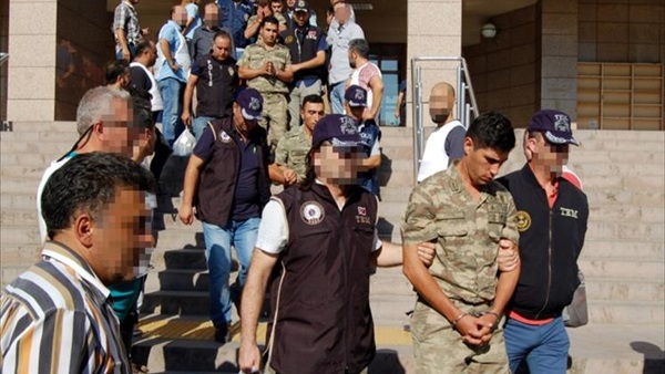 توقيف 8 عسكريين أتراك بقاعدة إنجيرليك على خلفية الانقلاب الفاشل توقيف 8 عسكريين أتراك بقاعدة إنجيرليك على خلفية الانقلاب الفاشل