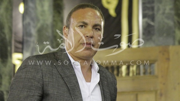 بالصور..«أيمن يونس»  يصل عزاء طارق سليم