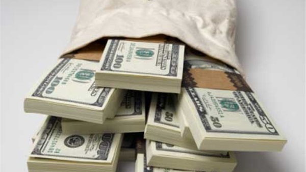 سويسريان يستعيدان حقيبة بها 145 ألف دولار بعد فقدانها في الترام