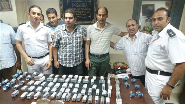 بالصور.. إحباط محاولة تهريب «تامول وفياجرا »بميناء سفاجا بالصور.. إحباط محاولة تهريب «تامول وفياجرا »بميناء سفاجا