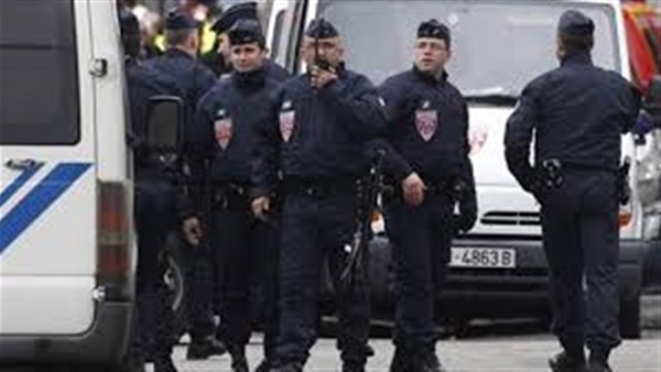 إصابة خمسة من الدرك الفرنسي في اشتباكات مع حشد غاضب إصابة خمسة من الدرك الفرنسي في اشتباكات مع حشد غاضب