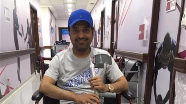 بالصورة.. راشد الماجد يطمئن جمهوره على كرسي متحرك