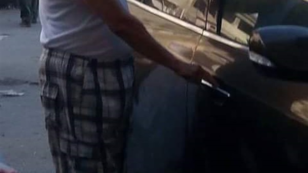 بالصور.. أحمد راتب يثير الجدل بـ«فانلة» في شوارع الأسكندرية بالصور.. أحمد راتب يثير الجدل بـ«فانلة» في شوارع الأسكندرية