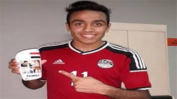 مشجع يقتحم ملعب اتحاد جدة ليلتقط سيلفي مع «كهربا» مشجع يقتحم ملعب اتحاد جدة ليلتقط سيلفي مع «كهربا»
