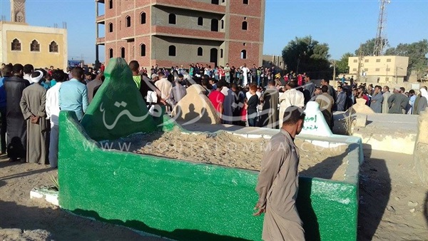 بالصور..جنازة شهيد بني سويف تتحول لثورة غضب لدفاع الخطيب عن «داعش» بالصور..جنازة شهيد بني سويف تتحول لثورة غضب لدفاع الخطيب عن «داعش»