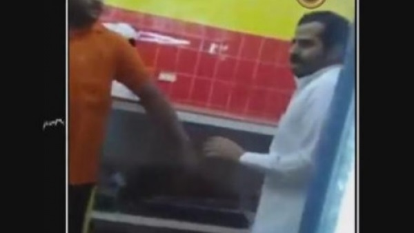 بالفيديو: سعودي يقتل عاملا هنديا بمطعم لتأخر الطعام بالفيديو: سعودي يقتل عاملا هنديا بمطعم لتأخر الطعام