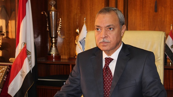 محافظ قنا يفاجئ عدد من المخابز البلدية بالمحافظة محافظ قنا يفاجئ عدد من المخابز البلدية بالمحافظة