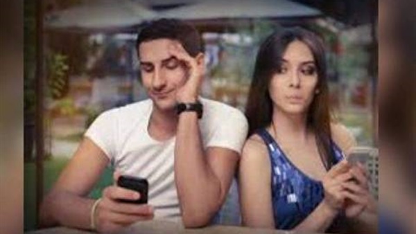 بعد 48 ساعة صفحات «iknow himher» تشعل النار بالمجتمع المصري.. أخت تتعرف علي أختها بصورة الأب.. زوجة تكتشف خيانة زوجها.. شاب يقتل الأخر لسمعة أختة.. وضابط يشهر بخطيبتة 