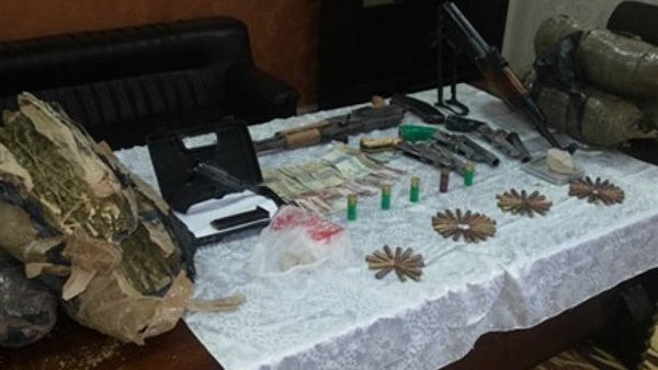 ضبط 12 شخصًا بحوزتهم أسلحة ومخدرات بالبحيرة ضبط 12 شخصًا بحوزتهم أسلحة ومخدرات بالبحيرة