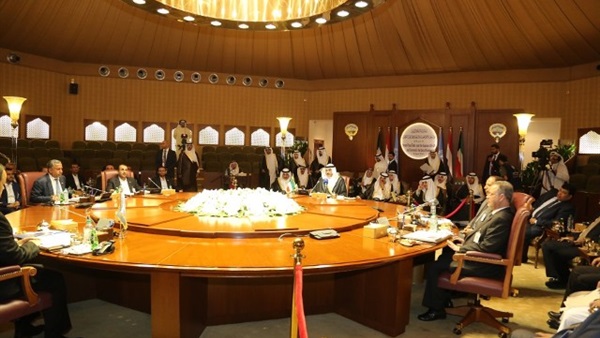 الوفد الحكومي اليمني يؤكد للمبعوث الأممي التزامه بالنقاط الخمس الوفد الحكومي اليمني يؤكد للمبعوث الأممي التزامه بالنقاط الخمس