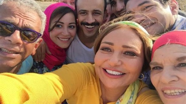 «الرقابة» تشترط الإشراف العائلى لمشاهدة«الماء والخضرة والوجه الحسن» «الرقابة» تشترط الإشراف العائلى لمشاهدة«الماء والخضرة والوجه الحسن»