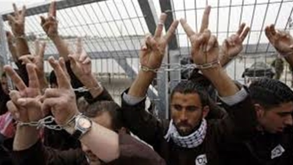 48 أسيراً فلسطينياً مضربون عن الطعام في سجون الاحتلال