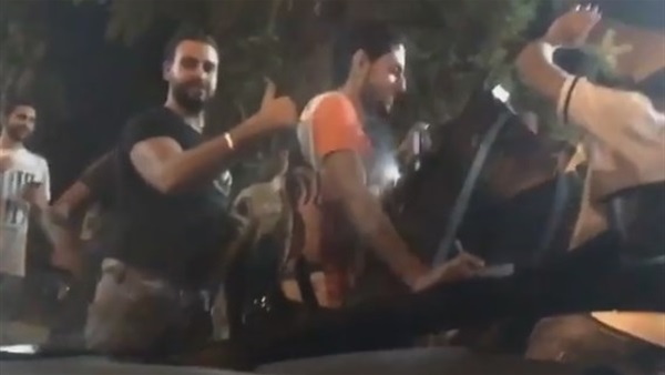 بالفيديو.. محمد رمضان يتسبب فى غلق شارع جامعة الدول بالفيديو.. محمد رمضان يتسبب فى غلق شارع جامعة الدول
