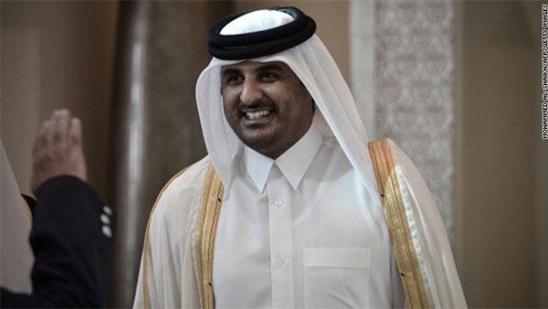 مكرم محمد أحمد يكشف سر مغادرة أمير قطر القمة العربية