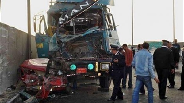 اصطدام سيارة نقل ثقيل بـ9 ملاكى وفنطاس بطريق اسكندرية الصحراوي