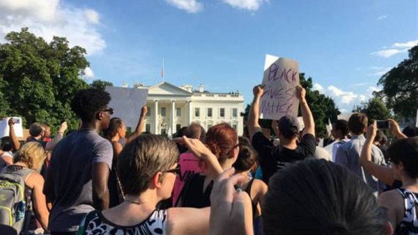 قيادي بأقباط المهجر: التظاهر أمام البيت الأبيض عمل غير وطني 