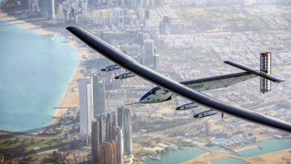 طائرة «سولار إمبالس 2» تحط في أبو ظبي متممة جولة غير مسبوقة