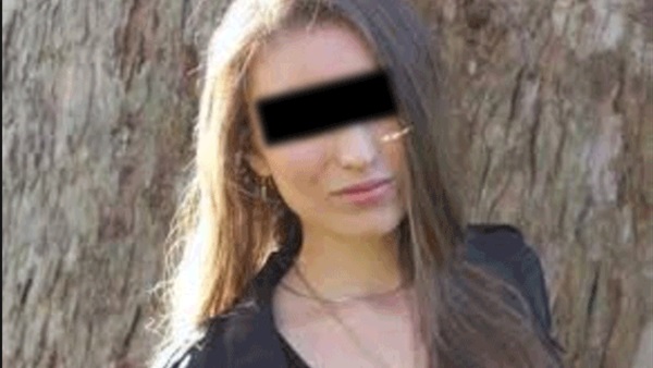 بعد أعوام عديده من البحث اكتشفت أن أمها رجلا