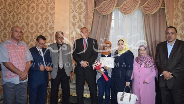 بالصور.. محافظ المنيا يكرم أوائل الثانوية العامة على مستوى الجمهورية بالصور.. محافظ المنيا يكرم أوائل الثانوية العامة على مستوى الجمهورية