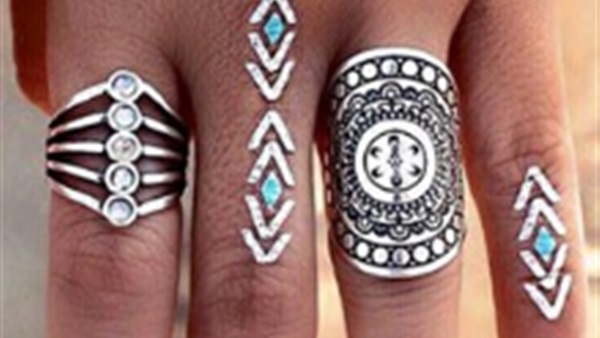 بالصور..الاكسسوارات الفضية تتربع موضة 2016 من جديد