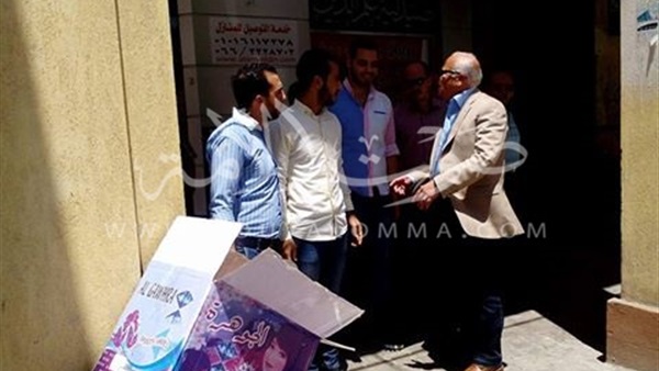 محافظ بورسعيد ينذر إحدى الصيدليات بالإغلاق بسبب القمامة محافظ بورسعيد ينذر إحدى الصيدليات بالإغلاق بسبب القمامة