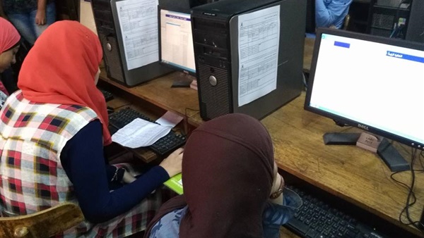 بالصور.. إقبال طلاب الثانوية العامة علي مكاتب التنسيق الالكتروني بالصور.. إقبال طلاب الثانوية العامة علي مكاتب التنسيق الالكتروني