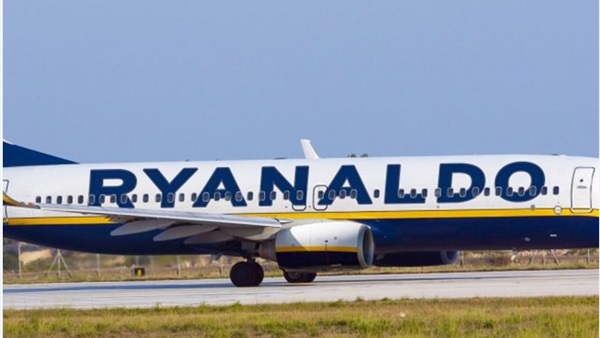 بالصور.. شركة «ryanair»  تغازل «رونالدو» بوضع اسمه على طائرتها