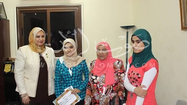 بالصور.. سولاف درويش تكرم الطالبة الأولى على الجمهورية في الثانوية بالصور.. سولاف درويش تكرم الطالبة الأولى على الجمهورية في الثانوية
