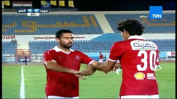 فتحي يغادر الملعب.. ونزول محمد هاني فتحي يغادر الملعب.. ونزول محمد هاني