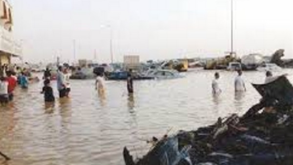 مصرع 15 شخصًا بعدما جرفت الفيضانات حافلتهم شمال باكستان