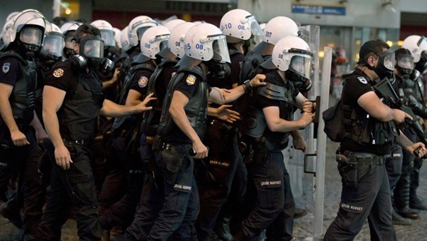 السلطات التركية توقف عشرات العاملين بالمحكمة الدستورية