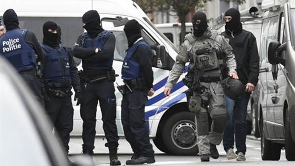 الشرطة البلجيكية تعتقل إرهابيا مشتبها به بعد مداهمات الشرطة البلجيكية تعتقل إرهابيا مشتبها به بعد مداهمات