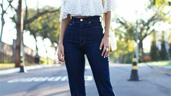 بالصور..للمرأة النحيفة اعتمدى على  الـ Flared jeans