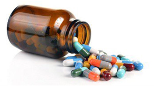 طبيب فرنسي يحذر من الإكثار من تناول المضادات الحيوية