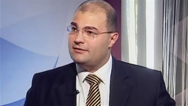 «مصرفى»: تعويم الجنيه لابد منه والشركات «كبش فداء» للسياسات النقدية الخاطئة «مصرفى»: تعويم الجنيه لابد منه والشركات «كبش فداء» للسياسات النقدية الخاطئة