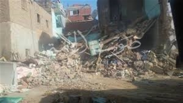 إصابة شخصين فى انهيار منزل بالسويس إصابة شخصين فى انهيار منزل بالسويس