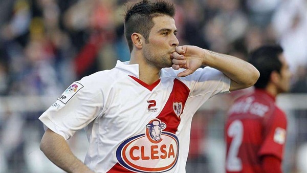 مدافع إشبيليه خورخي اندوخار ينتقل لشالكه الألماني