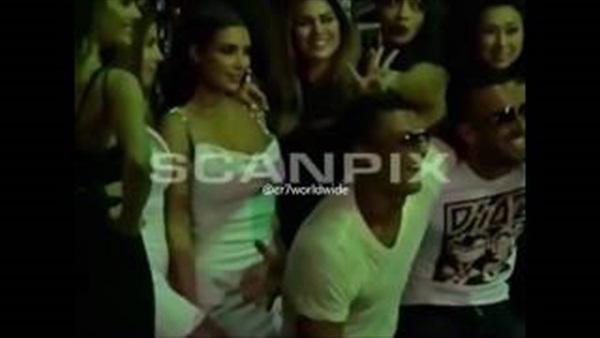 بالفيديو.. «رونالدو» يحاول التحرش بكيم كارديشيان بالفيديو.. «رونالدو» يحاول التحرش بكيم كارديشيان
