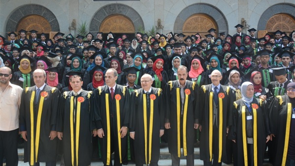 رئيس جامعة الزقازيق يشارك في الاحتفال بخريجي كلية زراعة رئيس جامعة الزقازيق يشارك في الاحتفال بخريجي كلية زراعة