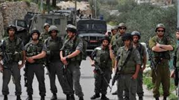 القوات الإسرائيلية تهدم منزلين جنوب الخليل بالضفة الغربية