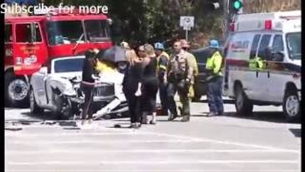 بالفيديو.. والدة «كيم كادراشيان» تتعرض لحادث على الطريق