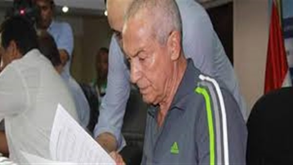 "فيريرا" يطلب معسكرعربي خلال التوقف