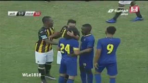 بالفيديو.. «كهربا» ينهي إشتباكات بـ«الأيدي» بين لاعبي النصر والإتحاد