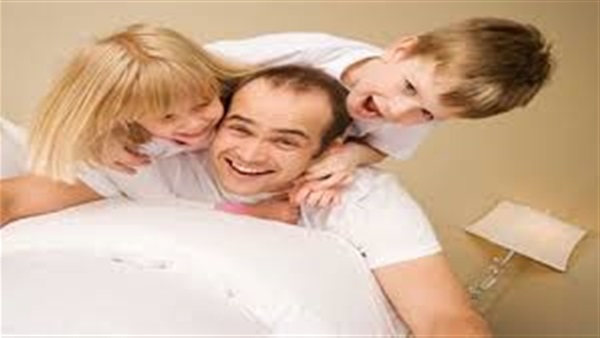 العلاقة العاطفية بين الإباء والأبناء تساعد على نمو المخ