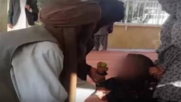 بالفيديو.. زواج طفلة 6 سنوات من رجل عجوز مقابل «ماعز»