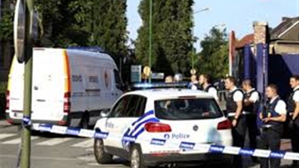 إصابة شرطيين اثنين في هجوم نفذه شخص بساطور في بلجيكا إصابة شرطيين اثنين في هجوم نفذه شخص بساطور في بلجيكا